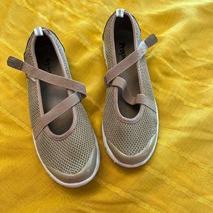 Propet Casual slip on shoes!